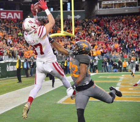 2016 Music City Bowl final score: Derek Barnett breaks sack record as  Tennessee defeats Nebraska 38-24 - Team Speed Kills